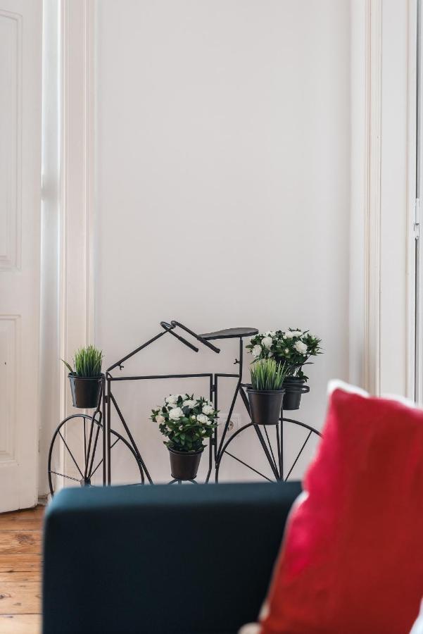 Elegant 3 Bedroom Flat With View In Principe Real Lisbon Luaran gambar
